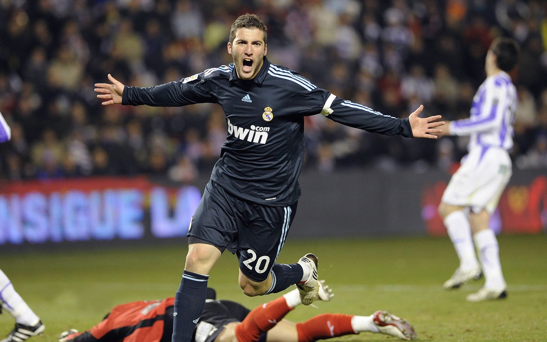 开云体育-热刺关键球连续丢分球迷质疑波斯特科格鲁，波切蒂诺时期热刺历年主力阵容